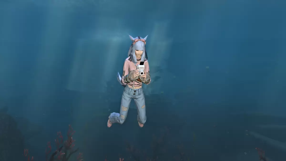 Captura de pantalla que muestra la fotografía EMOTS utilizada bajo el agua en FFXIV