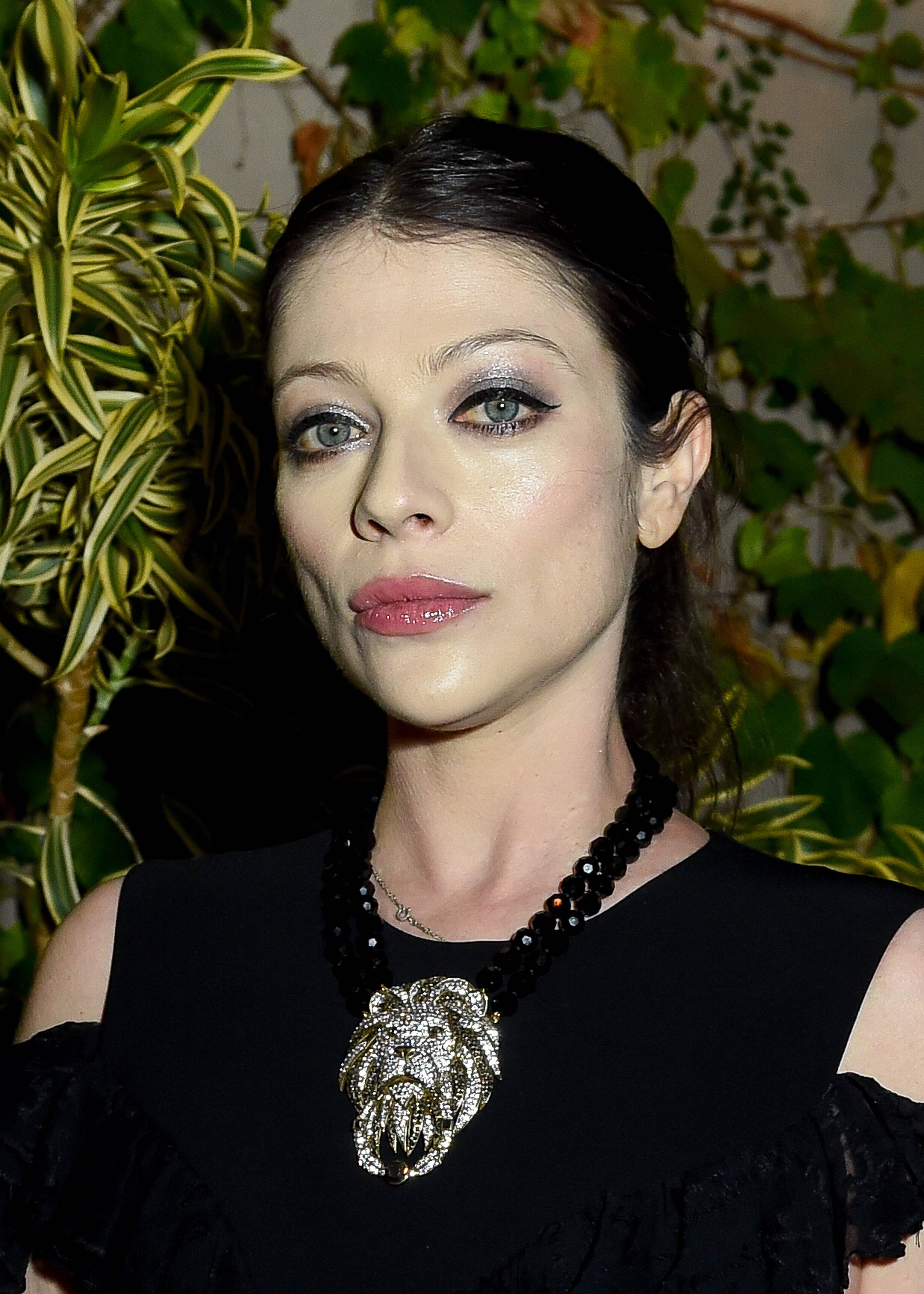 Buffy Vampire Slayer နှင့်အတင်းအဖျင်းမိန်းကလေး Michelle Trachtenberg သည်အသက် 39 နှစ်ရှိပြီဖြစ်သည်