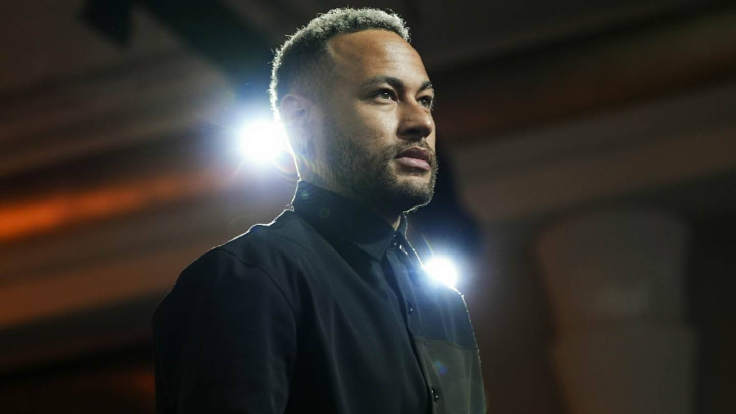 Neymar guida la squadra di calcio dei media di Furia