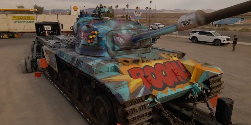 WOT BLITZ IRL टूर के लिए भित्तिचित्र टैंक रोल आउट